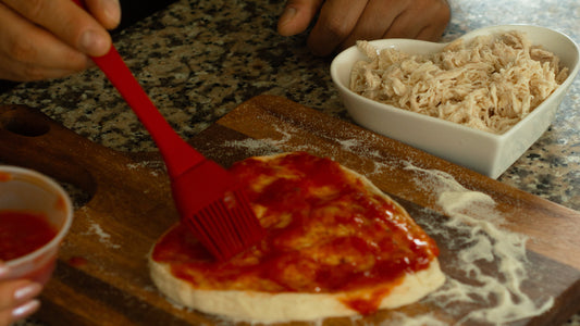 ¡Cita perfecta en San Valentín! Prepara una deliciosa pizza de pollo con champiñones